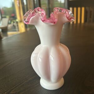 Vintage Fenton Silver Crest Pink/White Glass Ruffled Edge Melon Vase 6” X 4”